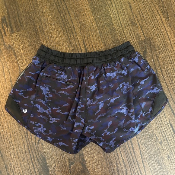 Lululemon shorts size 6 - Picture 2 of 4